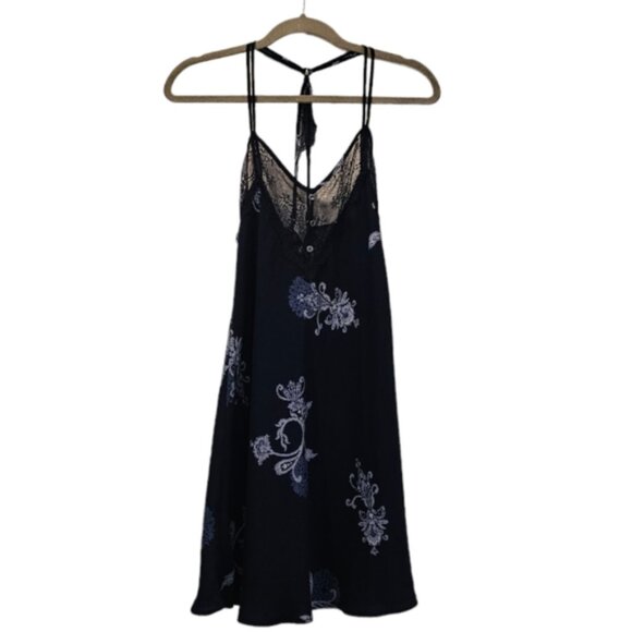 La Vie En Rose Other - Blue and White La Vie En Rose Women's Paisley Print Lace Nightgown